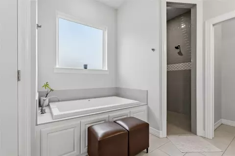 Bath - 3333 Stoneleigh Rd, Bryan, TX 77808 photo 3 of 7