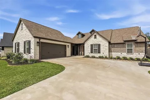 3333 Stoneleigh Rd, Bryan, TX 77808