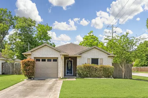 802 W Sealy St, Alvin, TX 77511