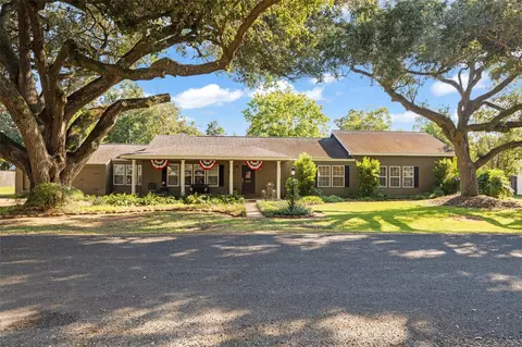 815 Merry Ln, Wharton, TX 77488 photo 1