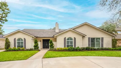 3119 Broadmoor Dr, Sugar Land, TX 77478