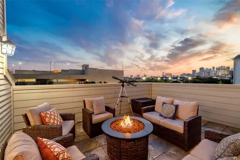 808 Paige St, Houston, TX 77003