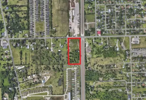 2020 E Wallisville Rd, Highlands, TX 77562