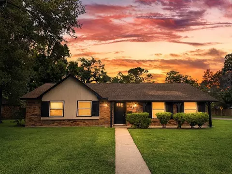 135 Nasturtium St, Lake Jackson, TX 77566