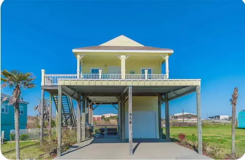 956 S Monkhouse Dr, Bolivar Peninsula, TX 77650