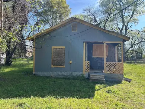 304 Callier St, Palestine, TX 75803