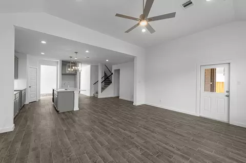 Living - 76 Shining Point Dr, Waller, TX 77484 photo 2 of 5