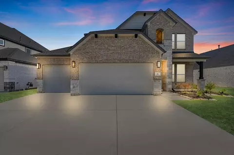 76 Shining Point Dr, Waller, TX 77484