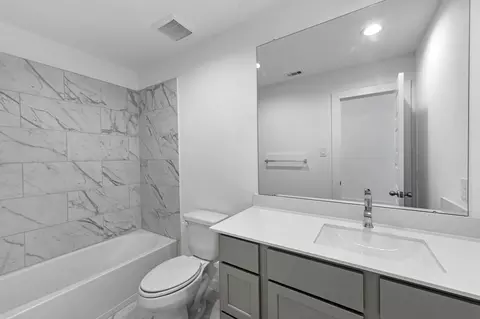 Bath - 76 Shining Point Dr, Waller, TX 77484 photo 5 of 6