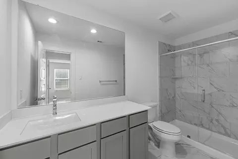 Bath - 76 Shining Point Dr, Waller, TX 77484 photo 6 of 6