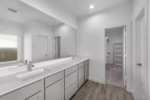 Bath - 76 Shining Point Dr, Waller, TX 77484 photo 3 of 6
