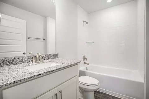 Bath - 408 Bryan Way, Angleton, TX 77515 photo 3 of 4