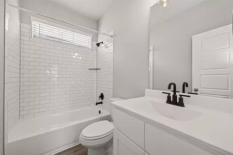 Bath - 1439 Terry Roberts Dr, Angleton, TX 77515 photo 1 of 5