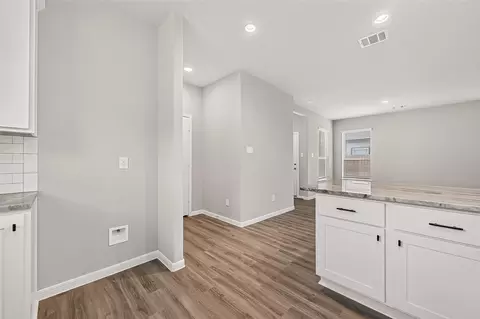 Entry Way - 1439 Terry Roberts Dr, Angleton, TX 77515 photo 4 of 6