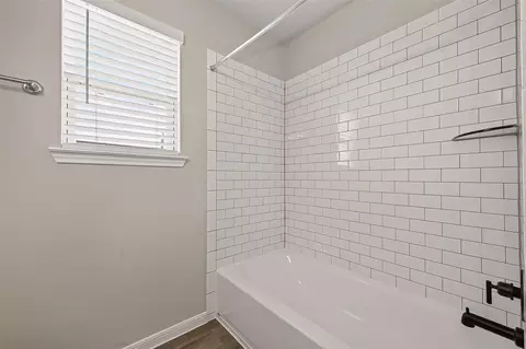 Bath - 1439 Terry Roberts Dr, Angleton, TX 77515 photo 5 of 5