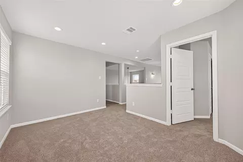 Entry Way - 1439 Terry Roberts Dr, Angleton, TX 77515 photo 5 of 6