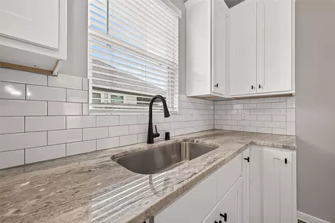 Kitchen - 1439 Terry Roberts Dr, Angleton, TX 77515 photo 4 of 6