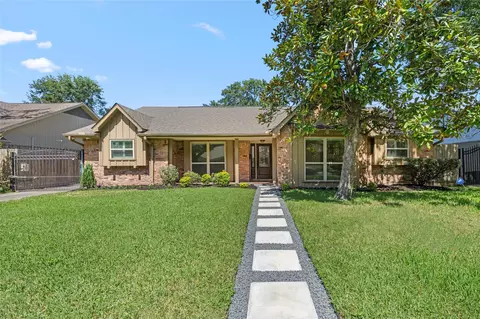 5834 Braesheather Dr, Houston, TX 77096