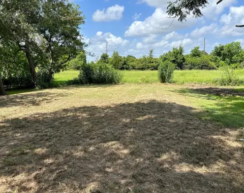 8729 Cloverdale St, Beaumont, TX 77705