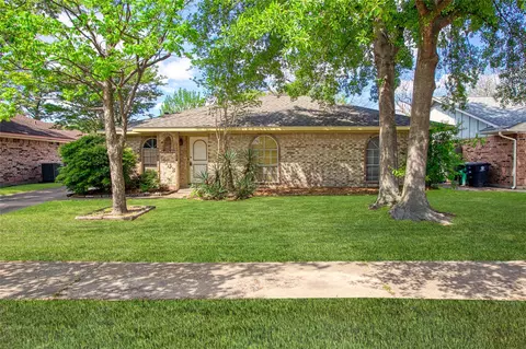 5742 Weeping Willow Rd, Houston, TX 77092