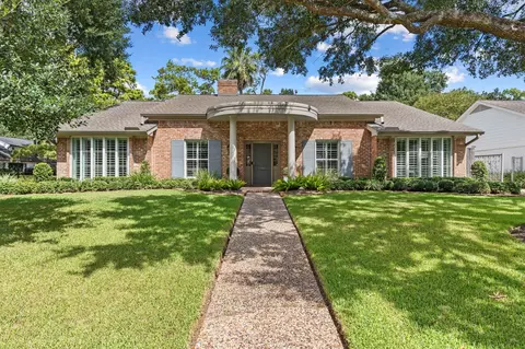 10052 Lynbrook Dr, Houston, TX 77042