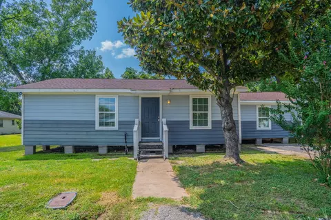122 Oak St, Stafford, TX 77477