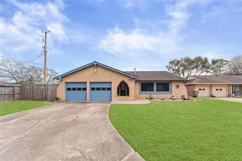4307 Meadow Glenn Dr, Dickinson, TX 77539