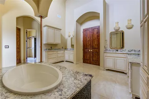 Bath - 903 Chenango Dr, Angleton, TX 77515 photo 7 of 11