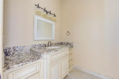 Bath - 903 Chenango Dr, Angleton, TX 77515 photo 9 of 11