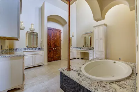 Bath - 903 Chenango Dr, Angleton, TX 77515 photo 6 of 11