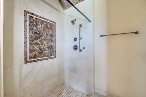 Bath - 903 Chenango Dr, Angleton, TX 77515 photo 10 of 11