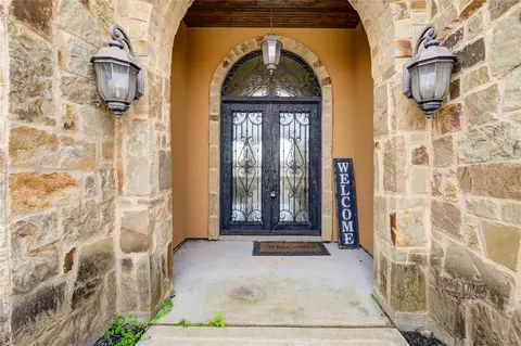 Entry Way - 903 Chenango Dr, Angleton, TX 77515 photo 2 of 6