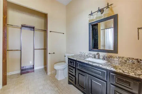 Bath - 903 Chenango Dr, Angleton, TX 77515 photo 8 of 11