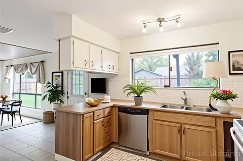 Kitchen - 4423 Mossygate Dr, Spring, TX 77373 photo 4 of 5