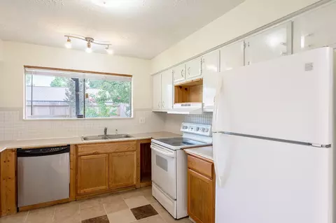 Kitchen - 4423 Mossygate Dr, Spring, TX 77373 photo 3 of 5