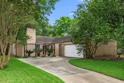 2103 Cherry Bend Dr, Houston, TX 77077