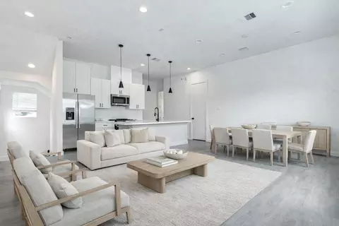 6011 Beall St, Houston, TX 77091