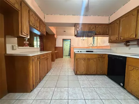 Kitchen - 181 Crestway St, Trinity, TX 75862 photo 1 of 3