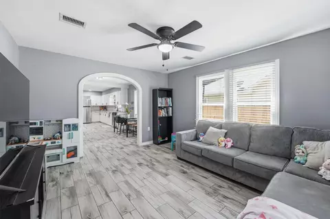 9330 E Avenue L, Houston, TX 77012