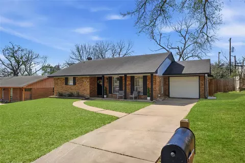 2412 Airline Dr, Brenham, TX 77833