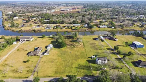 0 Robinson Rd, Hitchcock, TX 77563