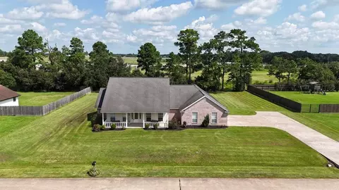 544 Meadow Ln, Winnie, TX 77665
