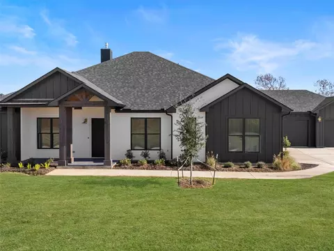 131 Hydrangea Dr, Smithville, TX 78957