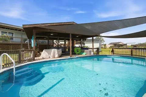 440 Birch Dr, Onalaska, TX 77360