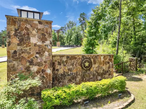 10768 Ruger Rd, Willis, TX 77378