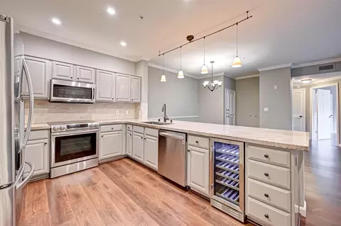 2111 Welch St #B220, Houston, TX 77019