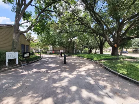 10047 Westpark Dr #21, Houston, TX 77042