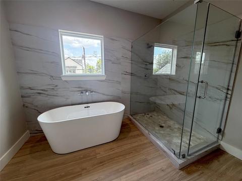 Bath - 815 E 33rd St, Houston, TX 77022 photo 1 of 6