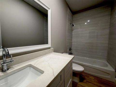 Bath - 815 E 33rd St, Houston, TX 77022 photo 3 of 6