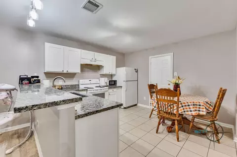 Kitchen - 8825 E Buffalo Cir, Willis, TX 77378 photo 2 of 4